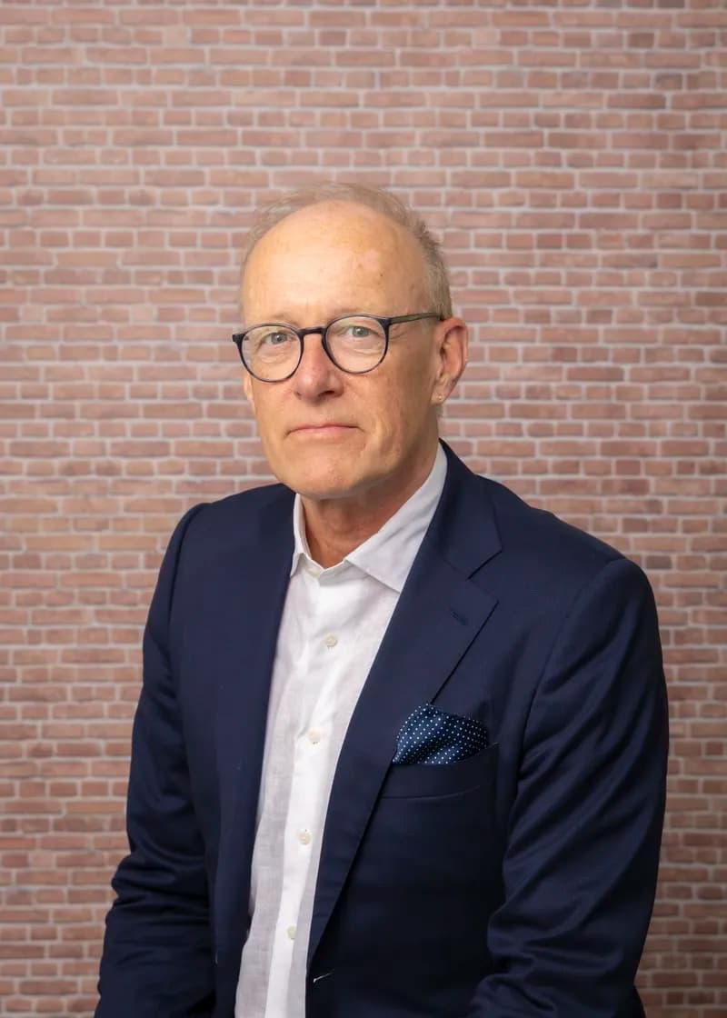 Dr. Thomas Buller